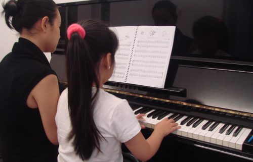Dạy học đàn Piano & Organ cho trẻ em