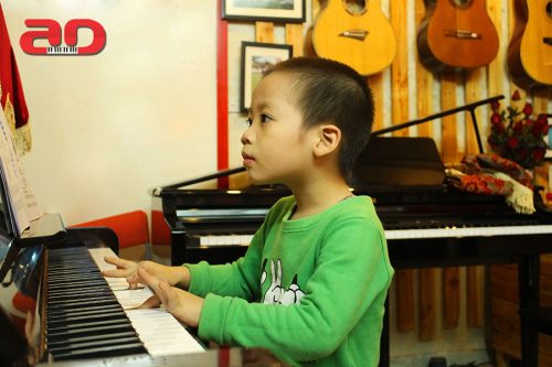 lợi ích trong việc cho bé học nhạc
