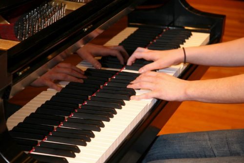 Hướng dẫn luyện ngón khi học đàn piano