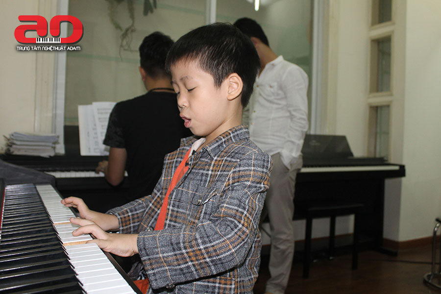 day hoc dan piano (1)