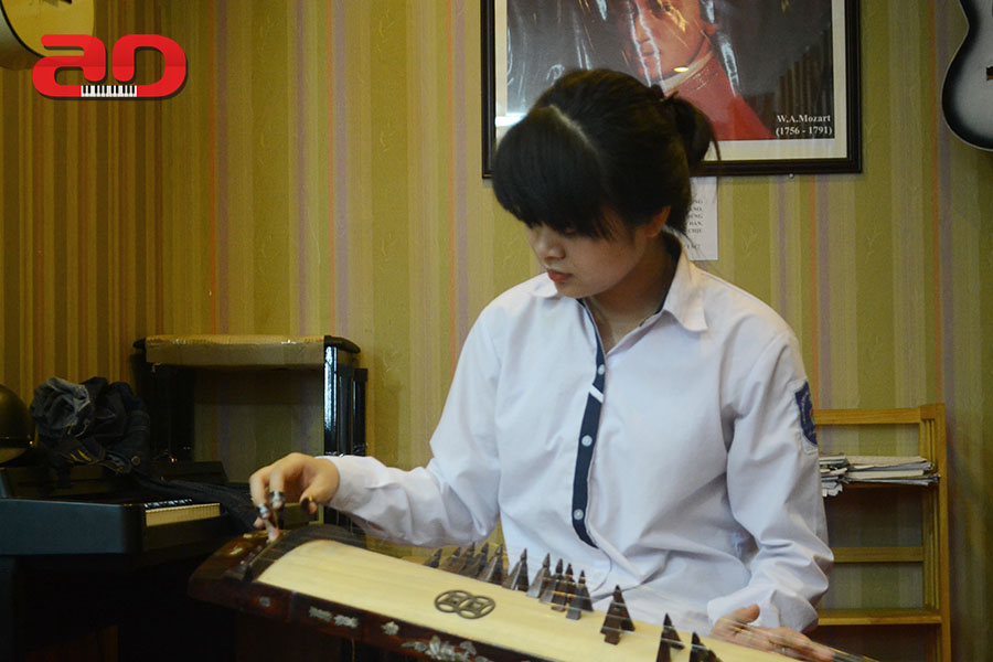 Dạy học đàn Tranh
